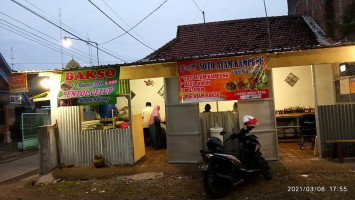 Soto Ayam Kampung Pak Riadi outside