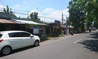 Soto Ayam Kampung Pak Riadi outside