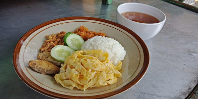 Warung Makan Fajar Pagi food