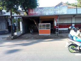 Warung Nasi Ngangeni outside