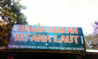 Rumah Makan Istana Laut outside