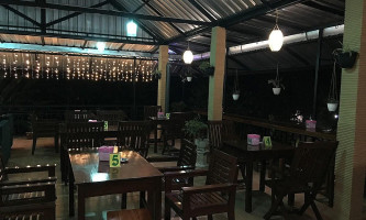 Nunis Warung Koffie inside