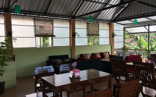 Nunis Warung Koffie inside