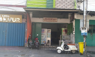 Warung Hidangan Pangkep H. Daeng Rako outside