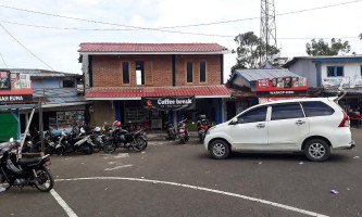 Warung Coffee Break Cibodas (eat-sleep-lunchbox) outside