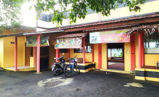 Lesehan Saras Indah Simbatan outside