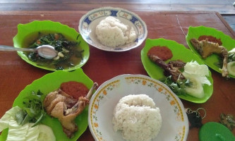 Lesehan Ndoogg food
