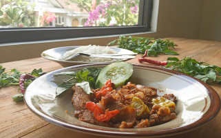 Warung Sate Gule Krengsengan Buk Tin food