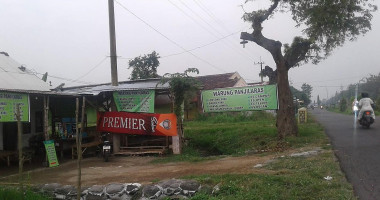 Warung Panjilaras outside