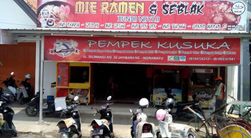 Kedai Kusuka Widasari outside