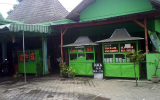 Warung Makan Sederhana outside