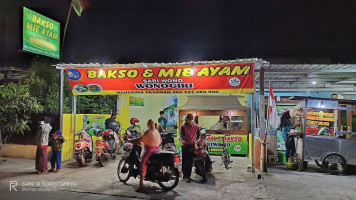 Bakso Sariwono Asli Wonogiri outside