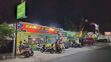 Bakso Sariwono Asli Wonogiri outside