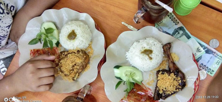 Begok Bebek Goreng Krispy Kandangan food