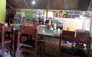 Warung Ngalah inside