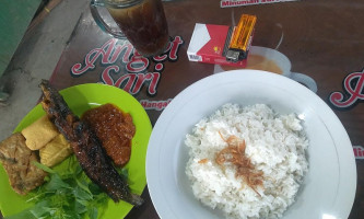 Pecel Ayam Pak Ijo food