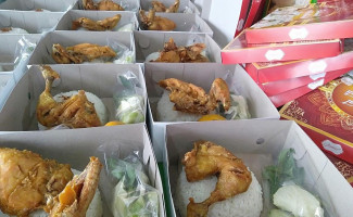 Pecel Ayam Pak Ijo food