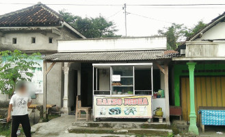 Bakso Jodha outside