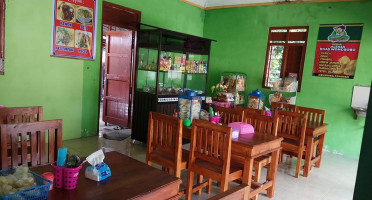 Warung Makan Bu Dar (rawon,soto,pecel,nasi Tumpang,dll) inside