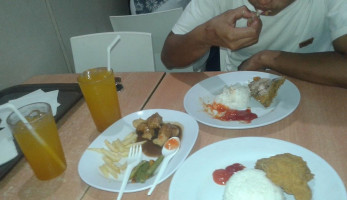 Toby's Gading Fajar food