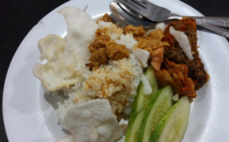 Rumah Makan Dewi Sri food