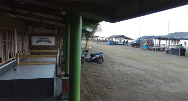 Rm Saung Kuring outside