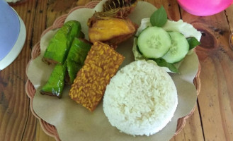 Lalapan Felina food