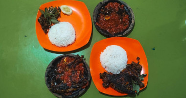 Waroeng Ayam Bakar Sumber food