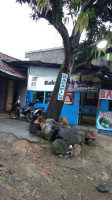 Bakso Laksana Wanareja outside