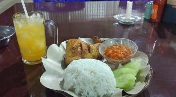 Rumah Makan Pondok Lesehan food