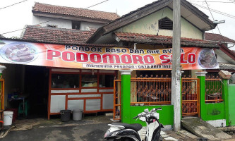 Baso Podomoro Perum Suradita outside