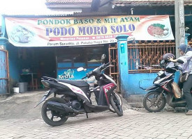 Baso Podomoro Perum Suradita outside