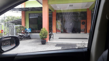 Resto Ibu Pudji outside