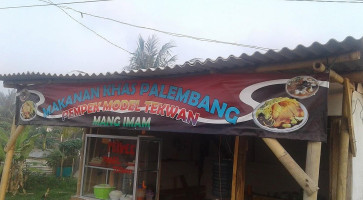 Pempek Mang Imam outside