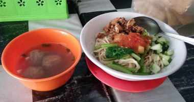 Bakso Wahyu Sukoharjo Iii food