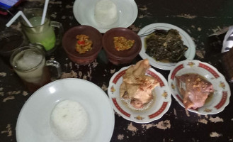 Rumah Kuliner Bebek Goreng, Ayam Goreng Dan Ayam Ingkung food