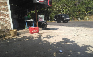 Bakso Mie Ayam Pak Dugor outside