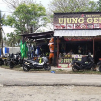 Rm Seafood Ujung Genteng outside