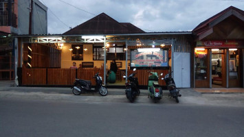 Martabak Mesir Laras Kitchen outside