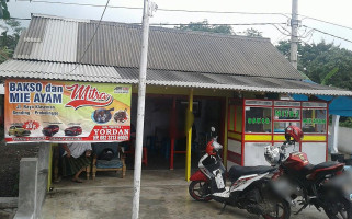 Bakso Dan Mie Ayam Mitra outside