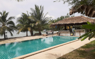 Sunset Beach Club At Coconut Island outside