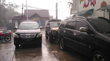 Warung Asri Trawas outside