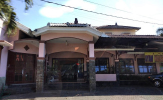 Special Lalapan Dan Sop Buntut Depot Bu Sasmito outside