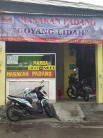 Masakan Padang Goyang Lidah outside