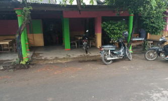 Warung Ijo Mak Temu outside