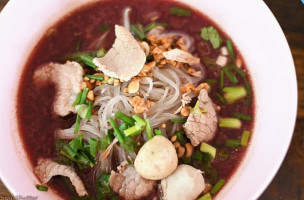 ร้านแม่สุภีก๋วยเตี๋ยว​ หมี่กะทิ​ ส้มตำ food