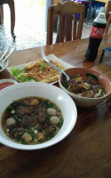 ร้านก๋วยเตี๋ยวเนื้อตุ๋น food