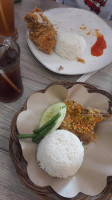 Istana Ayam Ngemplak Pati food