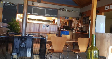 Manapouri Lakeview Cafe And inside