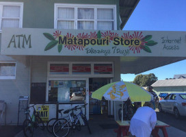 Matapouri Store outside